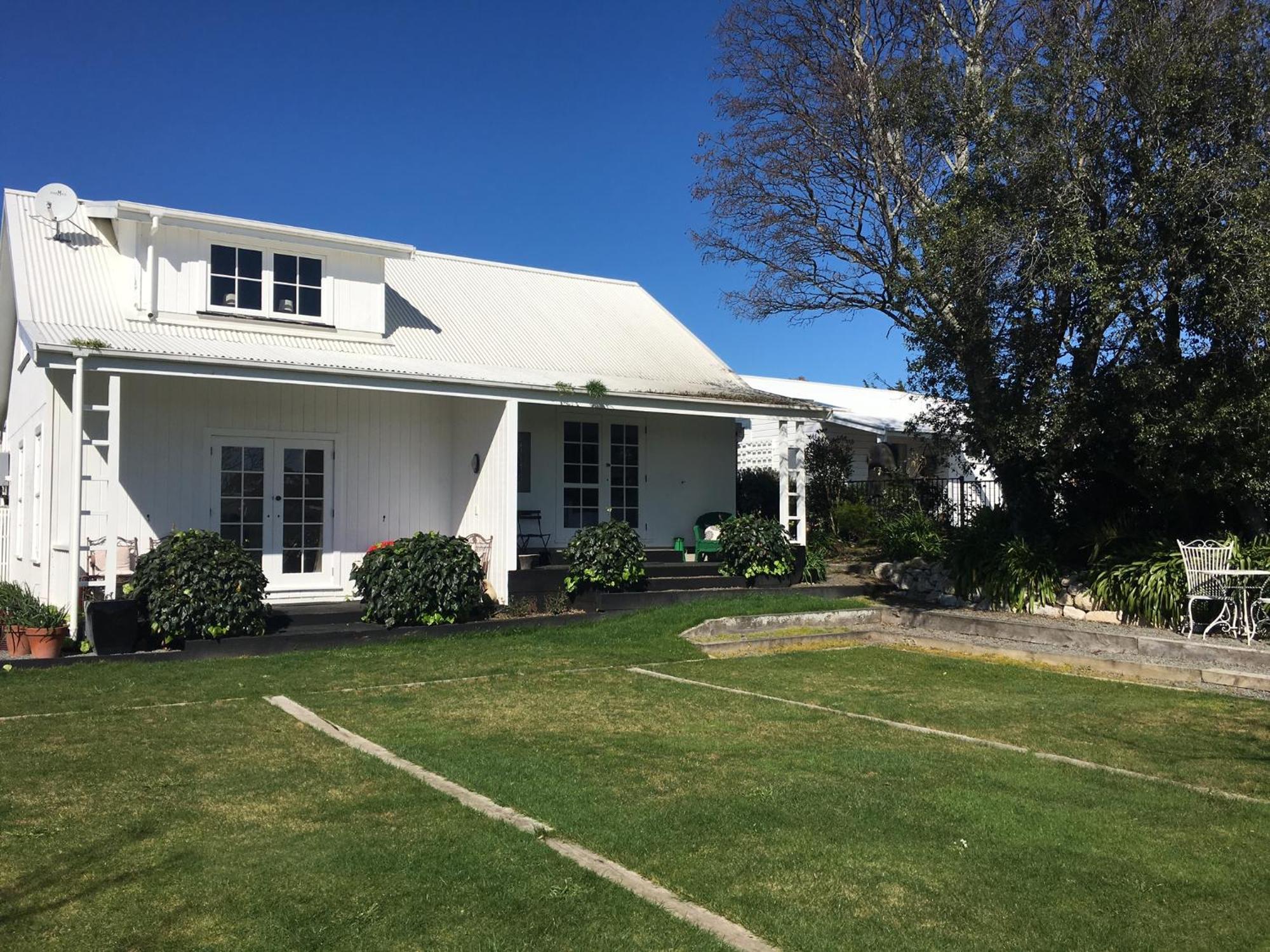 Aylstone Martinborough Hotel Exterior photo